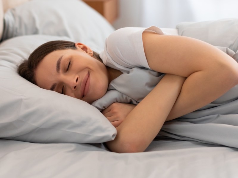 5 Gründe, weshalb du nicht ohne Bettdecke einschlafen kannst