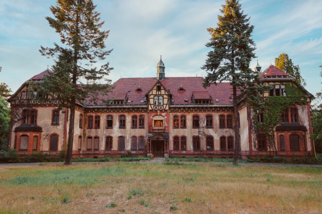 Ein Herrenhaus in Brandenburg, von außen fotografiert.