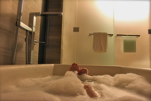 Bubble Bath Happy Toes