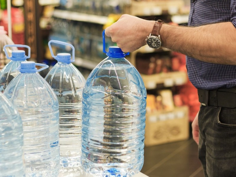 Das passiert, wenn man destilliertes Wasser trinkt