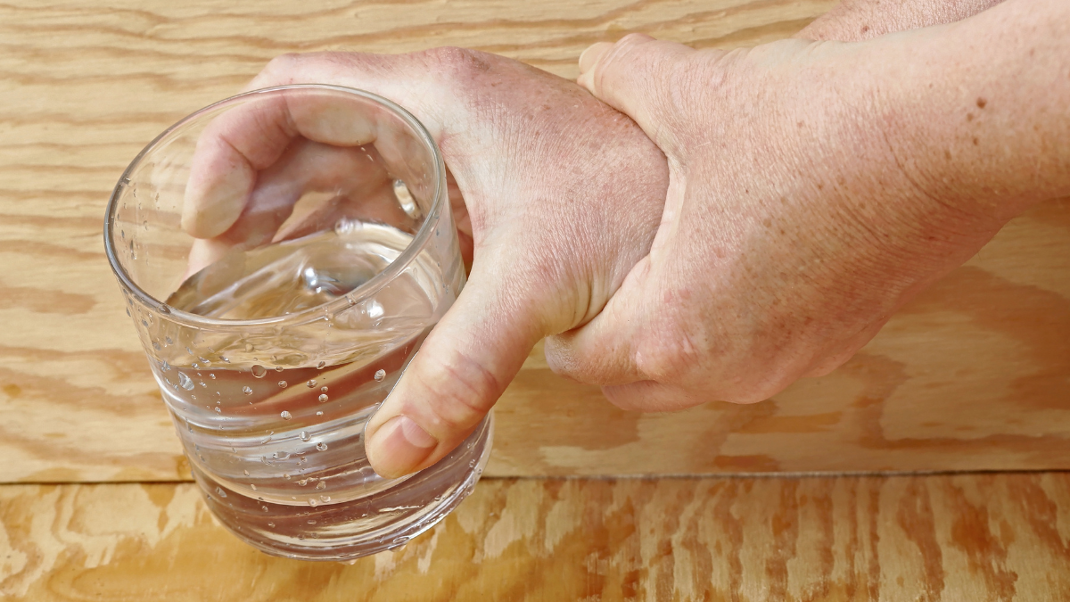 HÃ¤nde mit Wasserglas