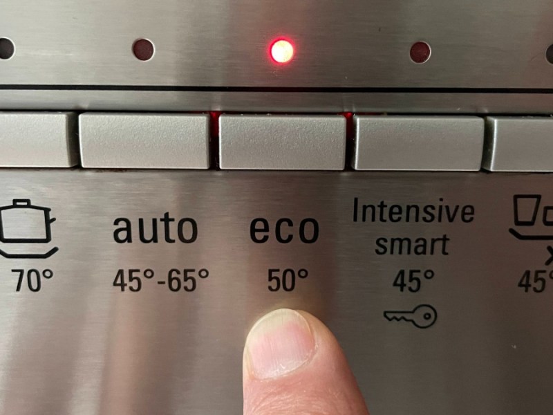 an der Spülmaschine ist das Eco-Programm einegschaltet