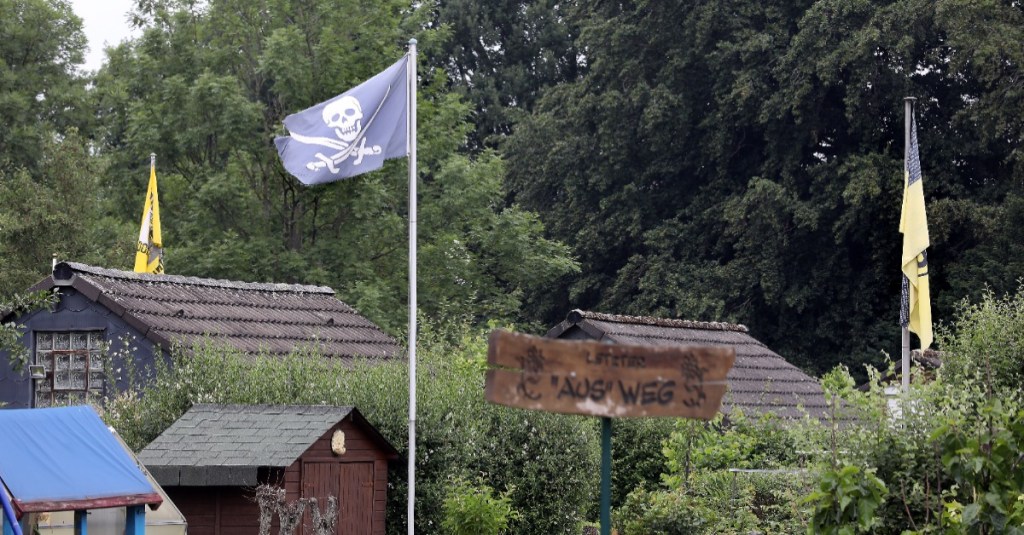 Fahnen im Kleingartenverein