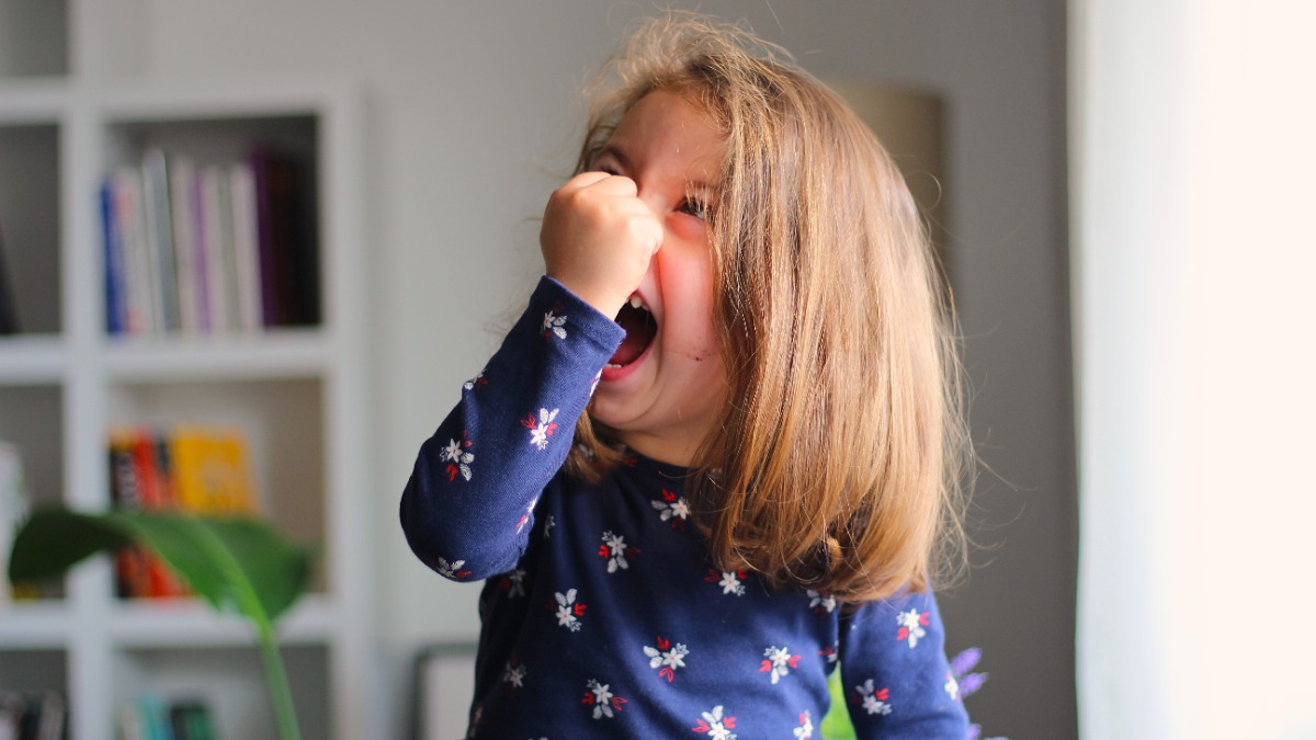 Erziehungsprobleme: Kleines Mädchen ist aggressiv