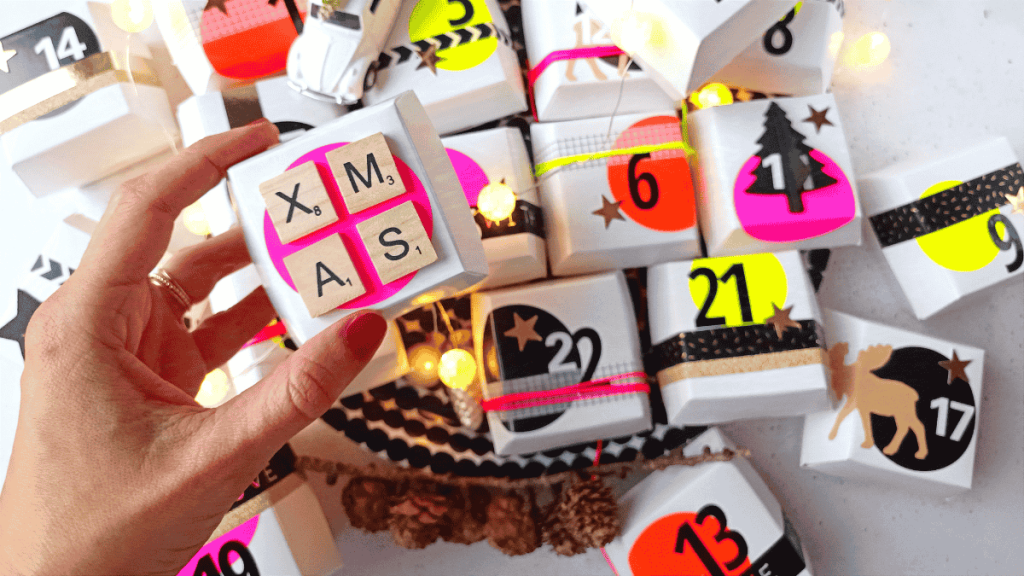 Selbst gemachter Adventskalender aus Burger-Boxen.