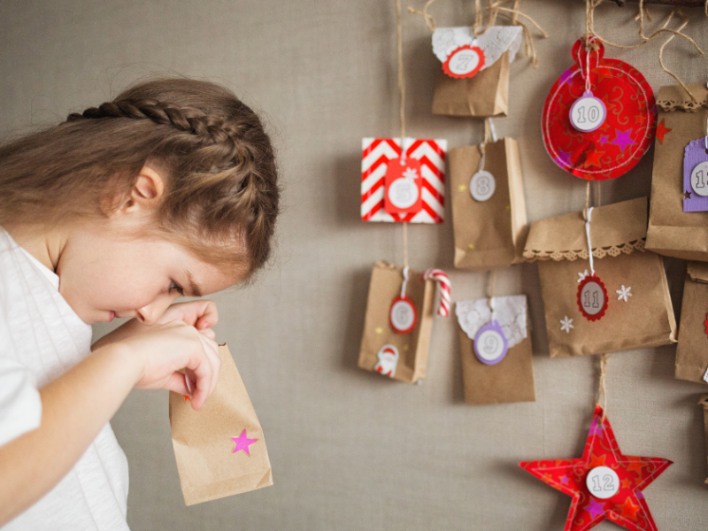 Adventskalender für Mädchen selber machen: 24 kreative Ideen und Inhalte