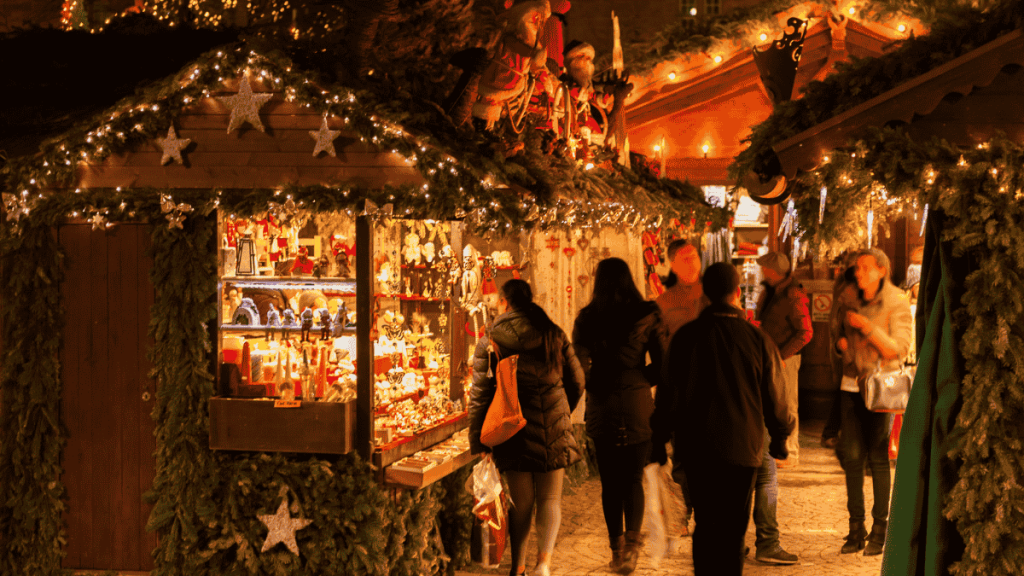 Weihnachtsmarkt im Dunkeln